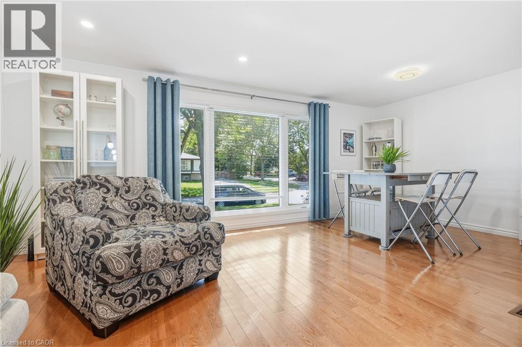 3 GLENGROVE Avenue