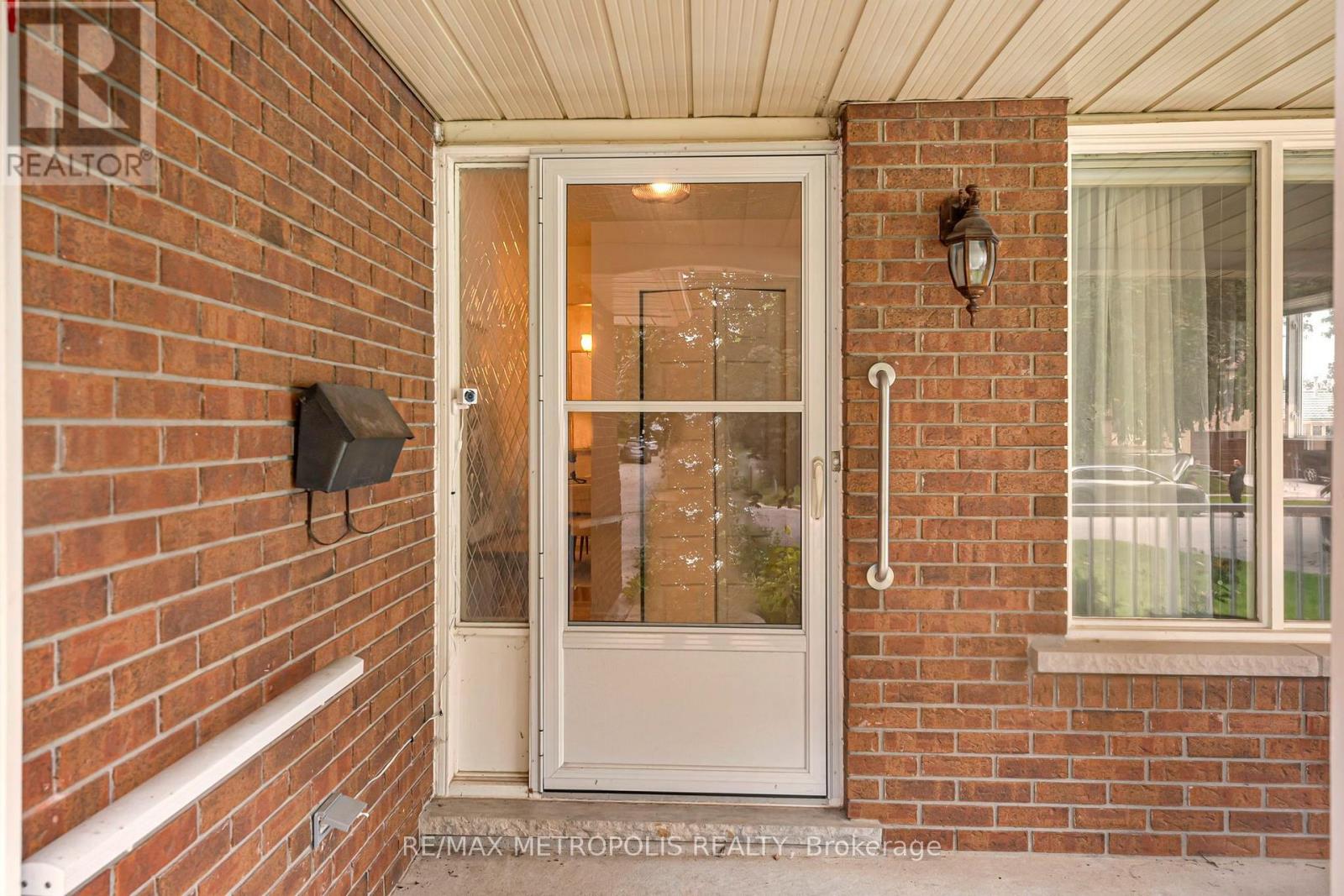 598 BLACK OAK CRESCENT