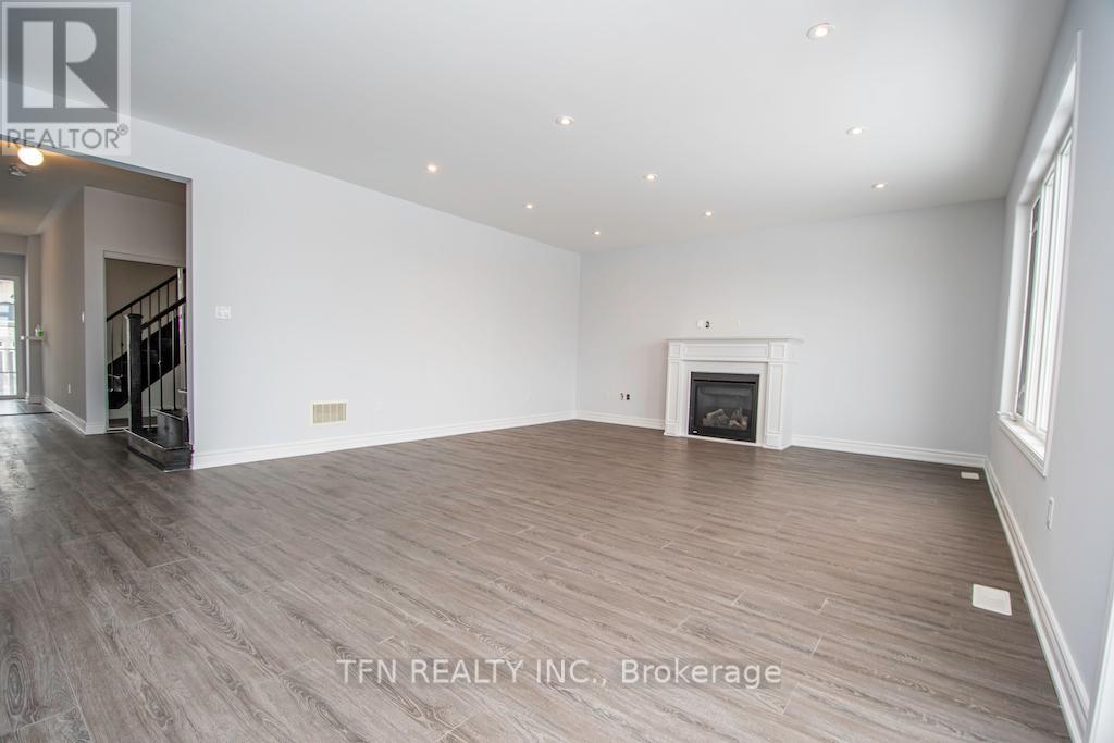 24 DON HADDEN CRESCENT