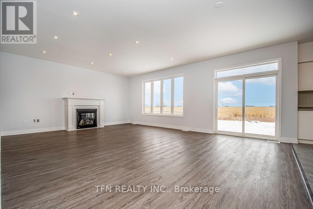 24 DON HADDEN CRESCENT