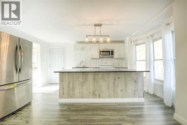 3076 Sandwich St, Windsor, ON 5