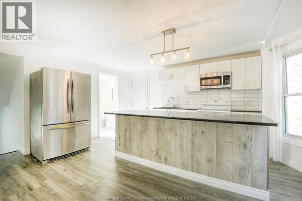 3076 Sandwich St, Windsor, ON 4