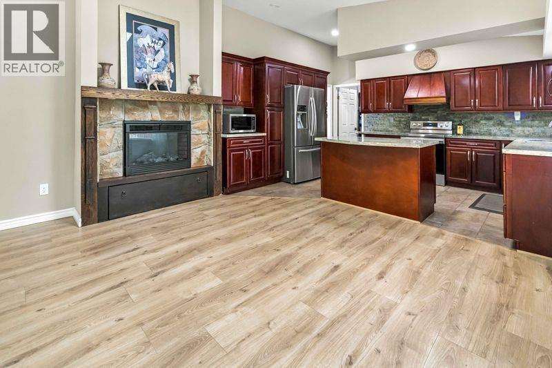 734 CARLETON DRIVE
