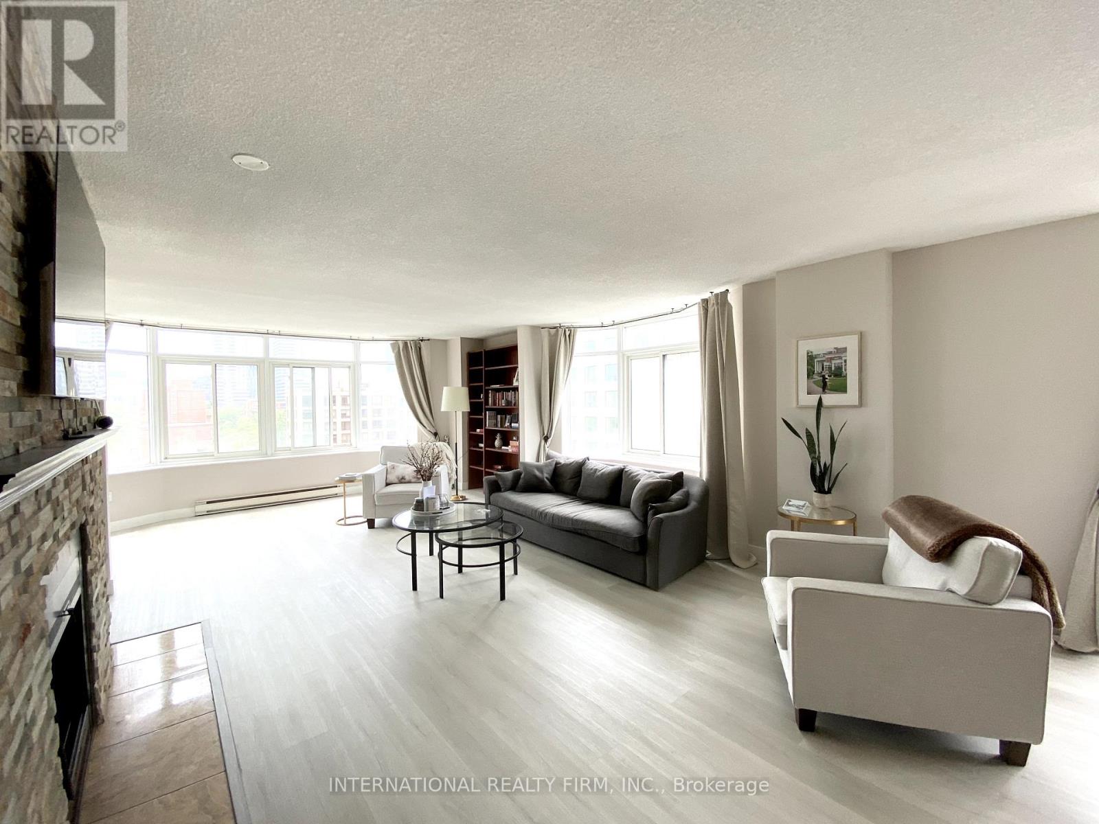 605 - 135 GEORGE STREET S