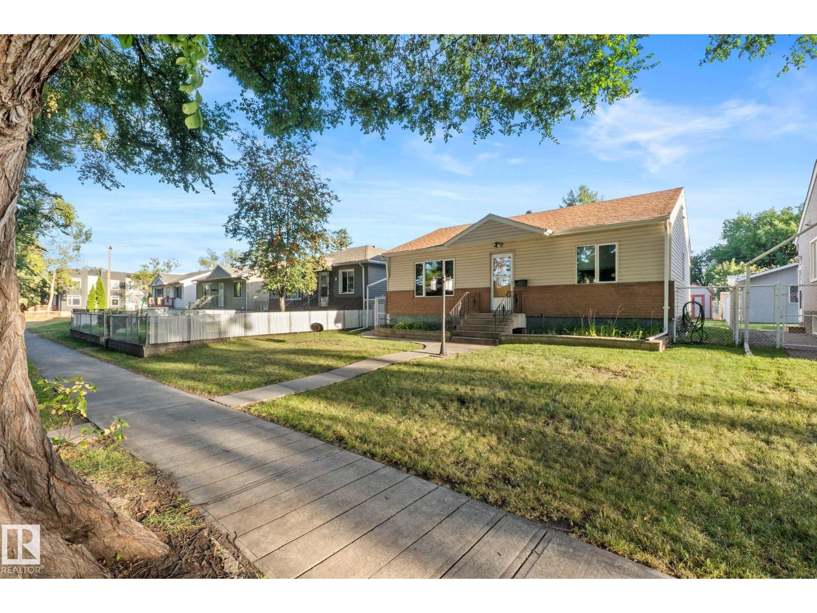 9719 65 AV NW