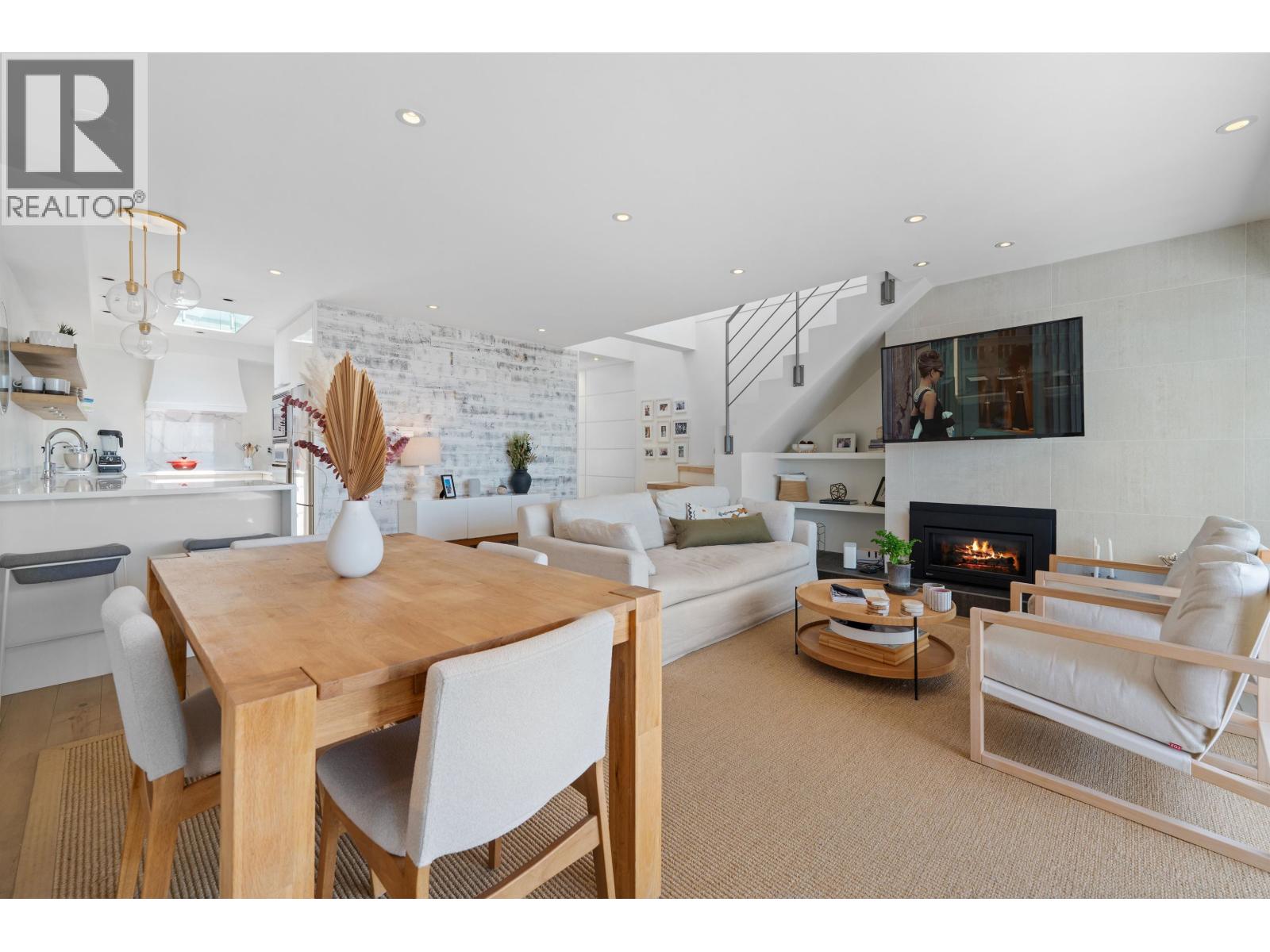41 2238 FOLKESTONE WAY