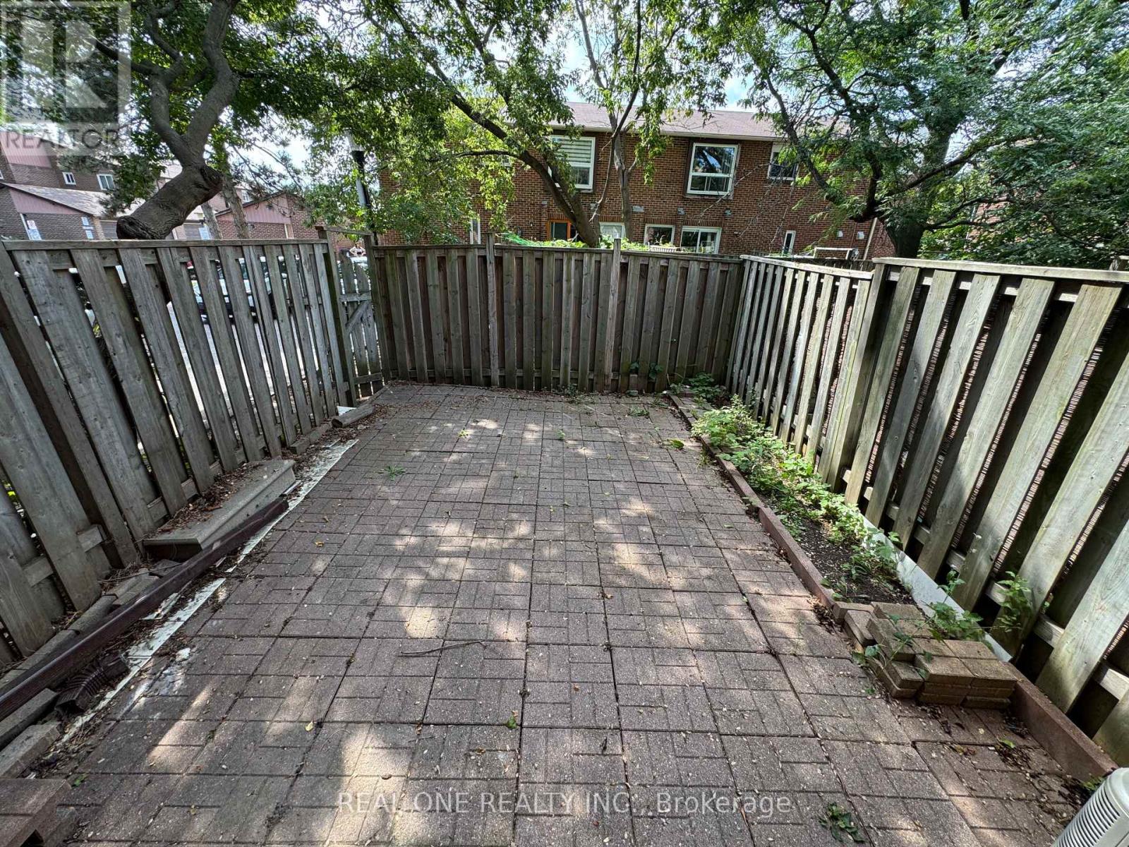 16 - 72 DUSAY PLACE