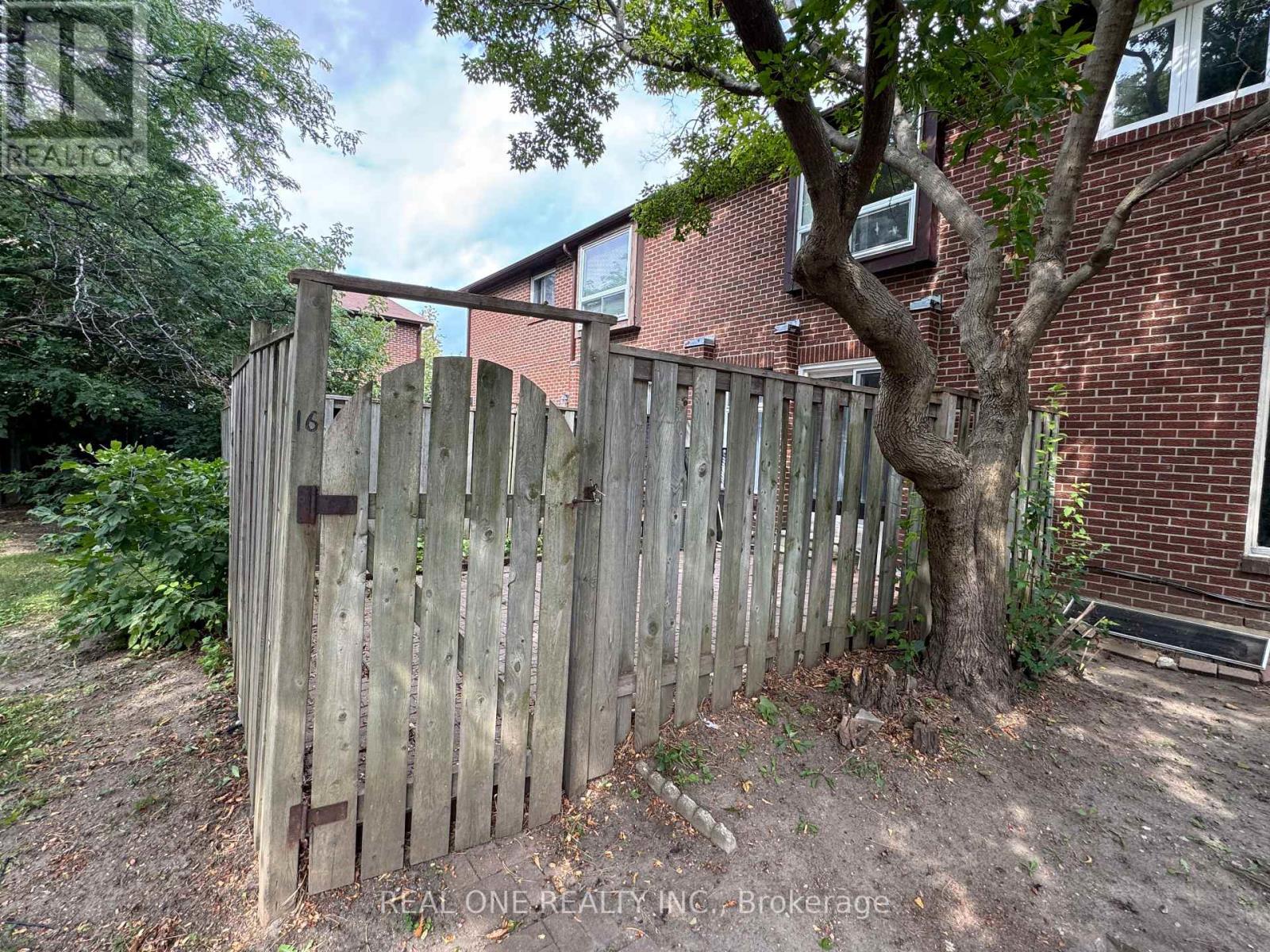 16 - 72 DUSAY PLACE