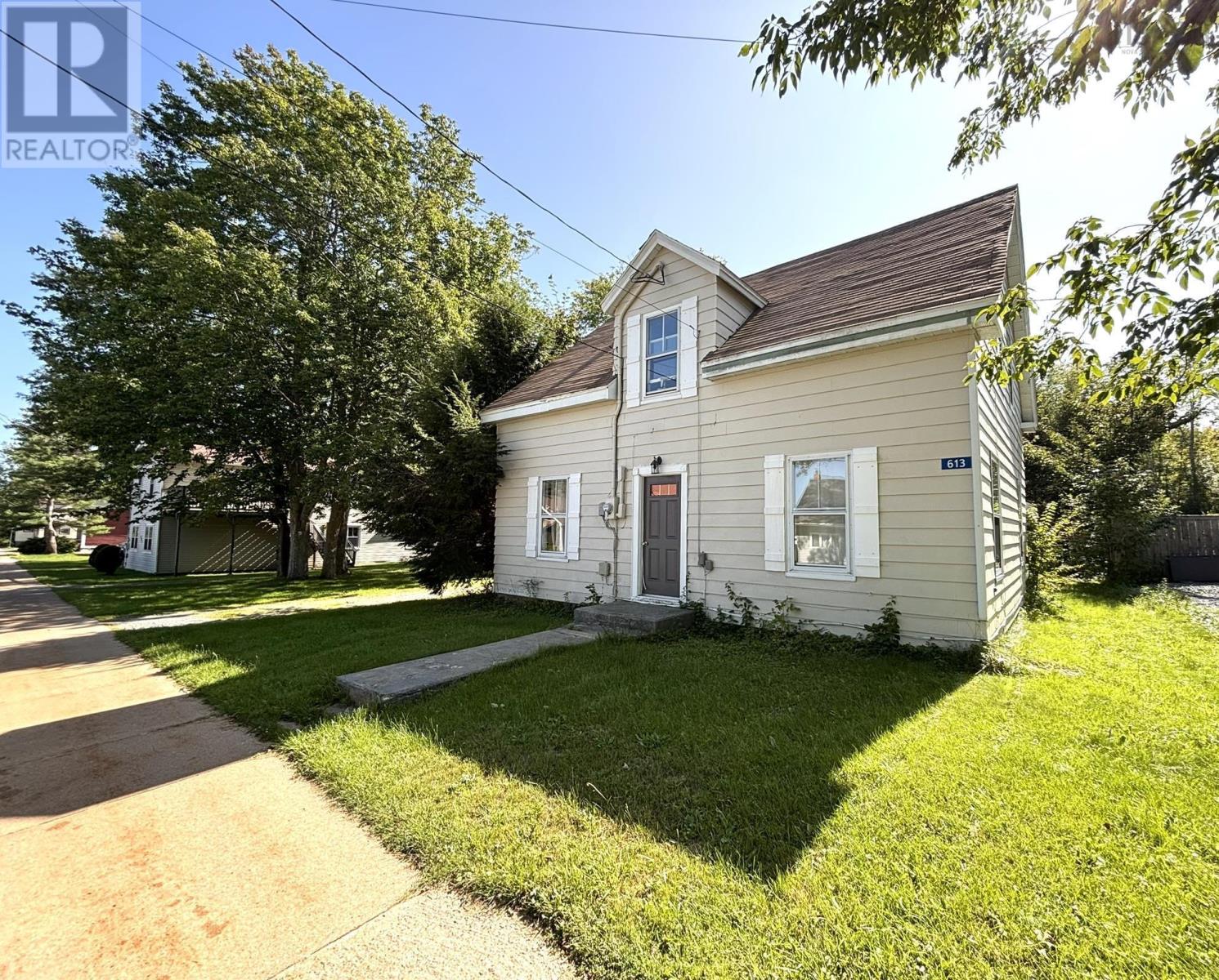 613 MAIN Street - Photo 2