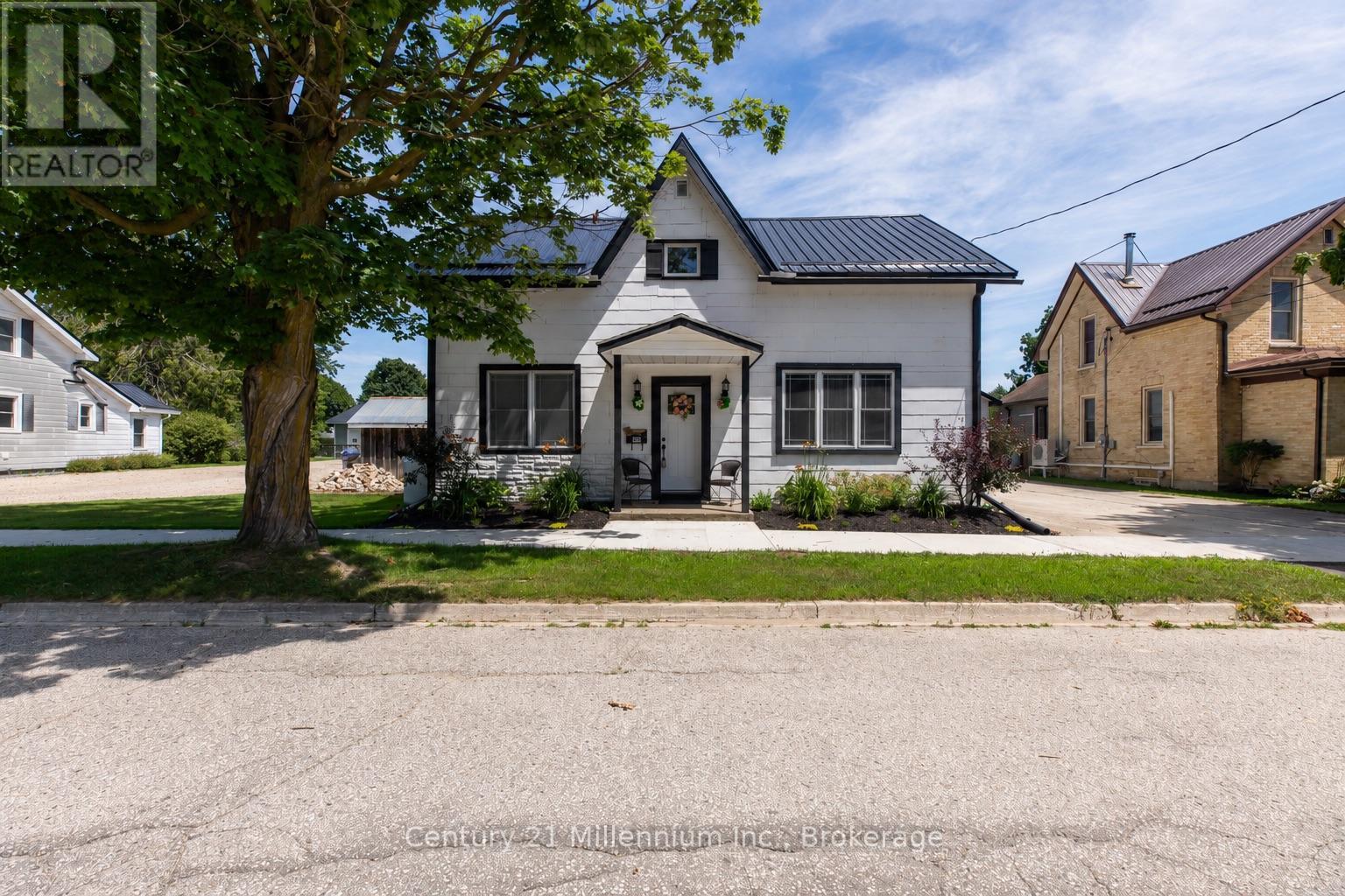 544 LOUISA STREET
