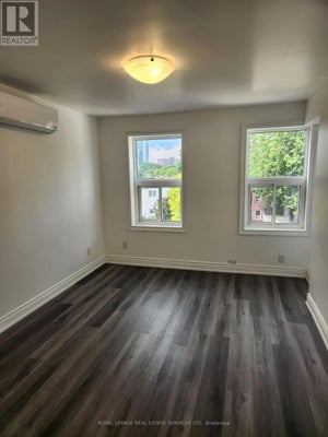2820 Danforth Ave, Toronto (East End-Danforth), ON 4