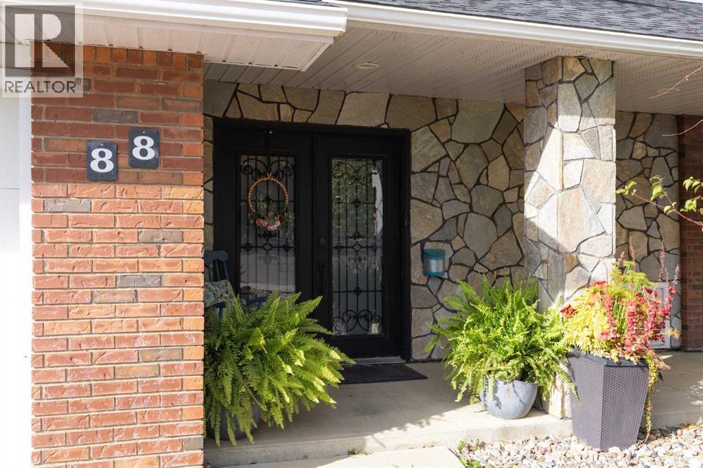 88 CYPRESS WAY SE, MEDICINE HAT, AB T1B 1G8 - Image 763186575.jpeg?d=l
