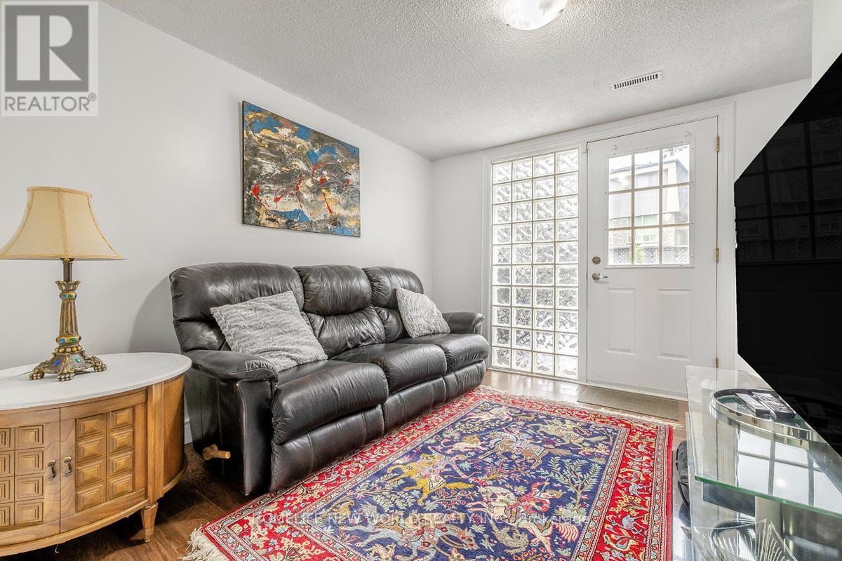 61 POPLAR CRESCENT
