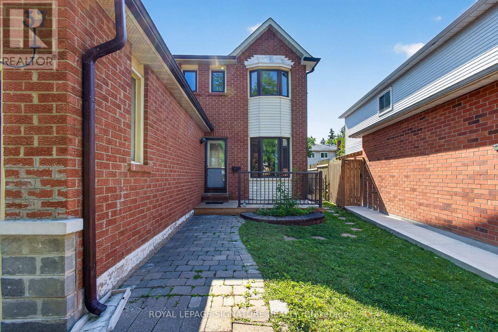 37 OLEANDER CRESCENT