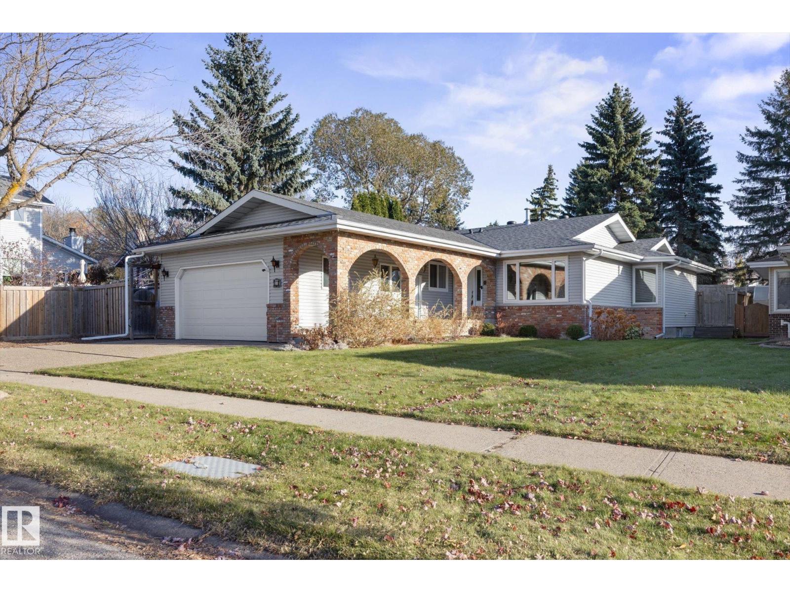 11 WOODSTOCK PL