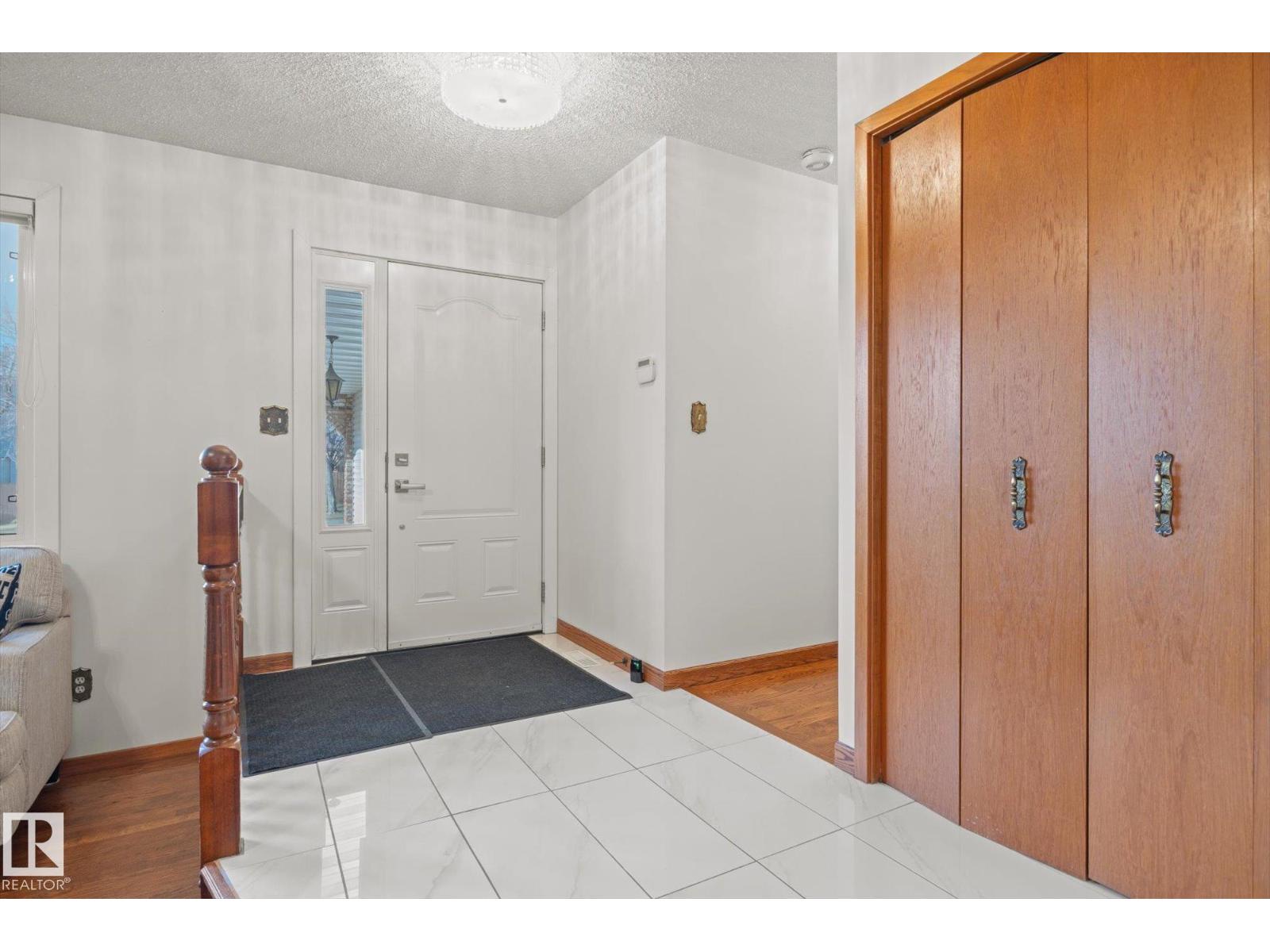 11 WOODSTOCK PL