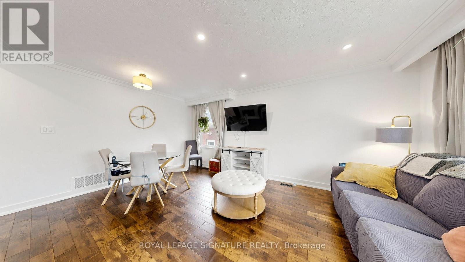 33 NEAPOLITAN DRIVE