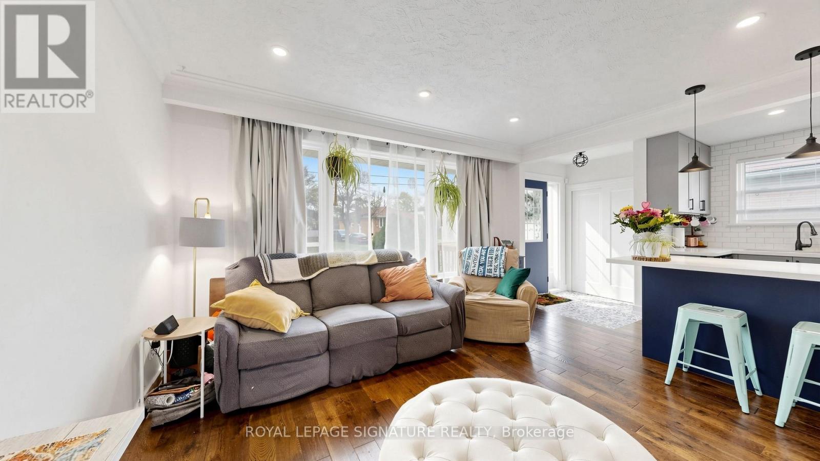 33 NEAPOLITAN DRIVE