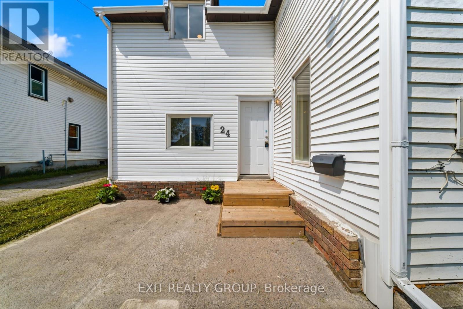 24 ALBION STREET - Photo 2