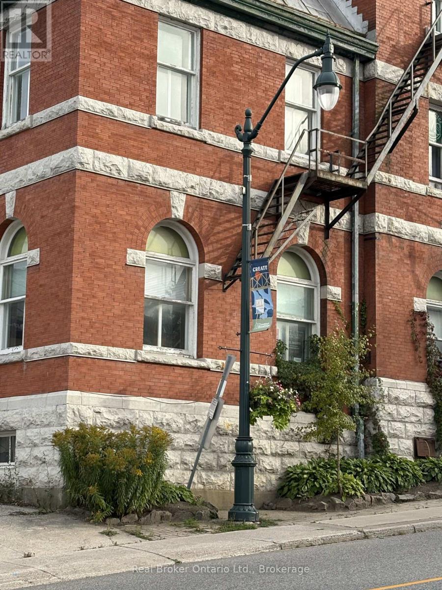 M4 - 49 MANITOBA STREET