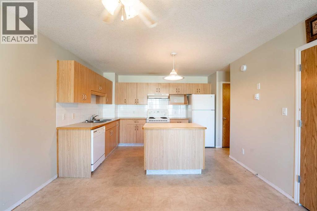 6, 5 Tartan Boulevard W