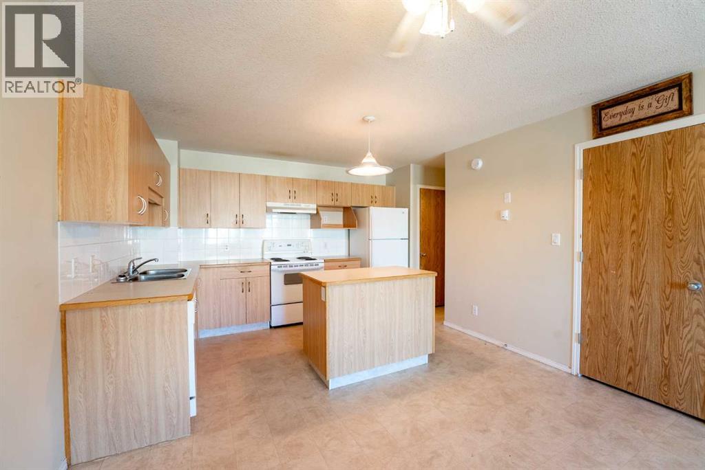6, 5 Tartan Boulevard W