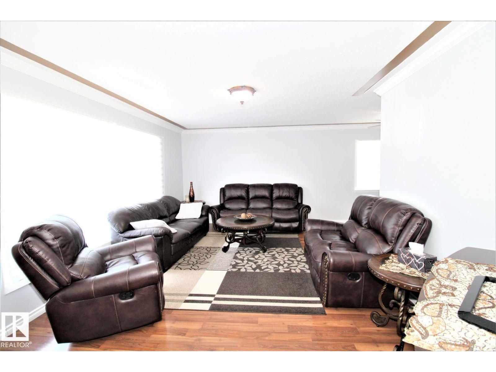 12111 137 AV NW