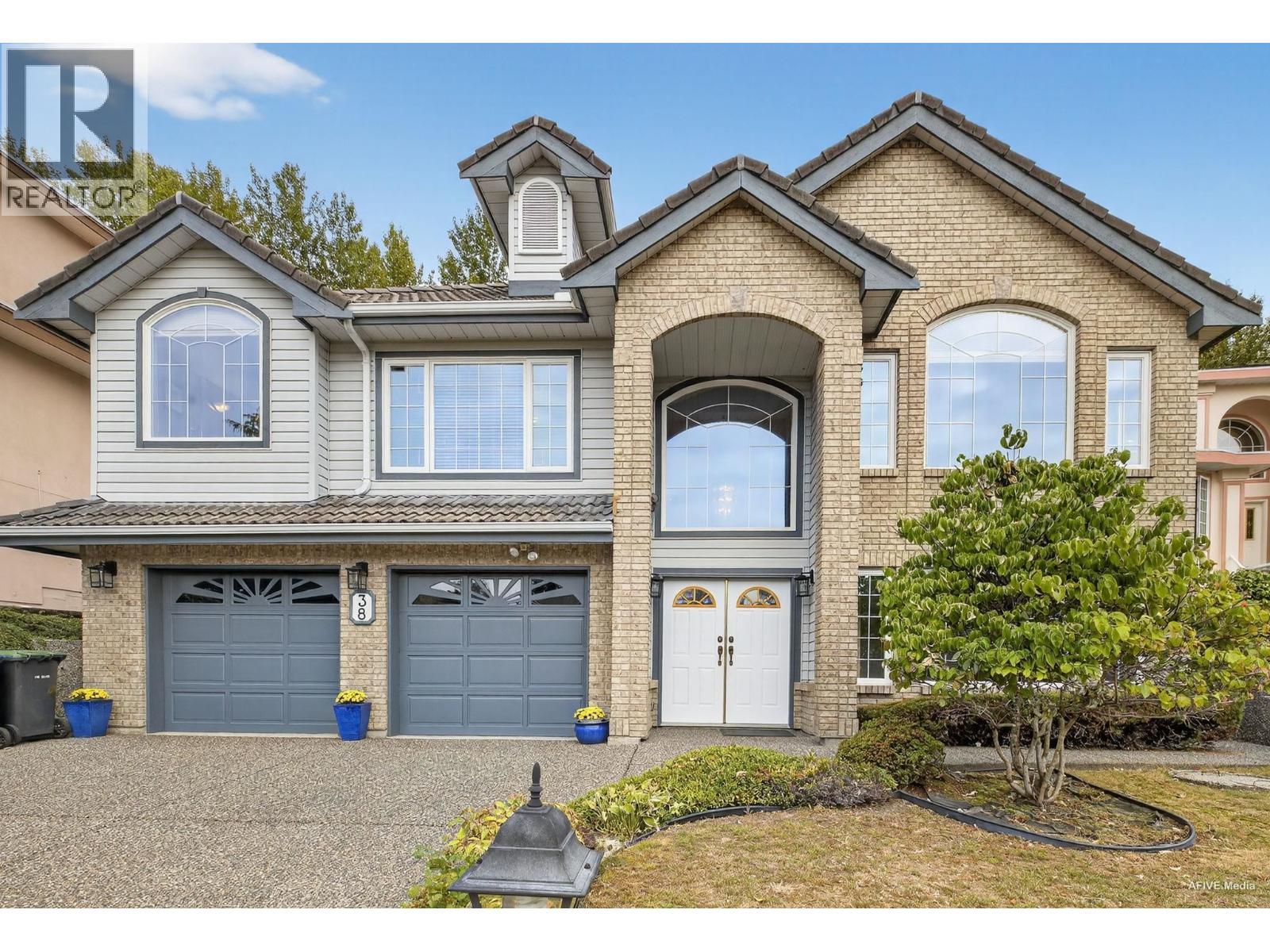 38 TIMBERCREST DRIVE