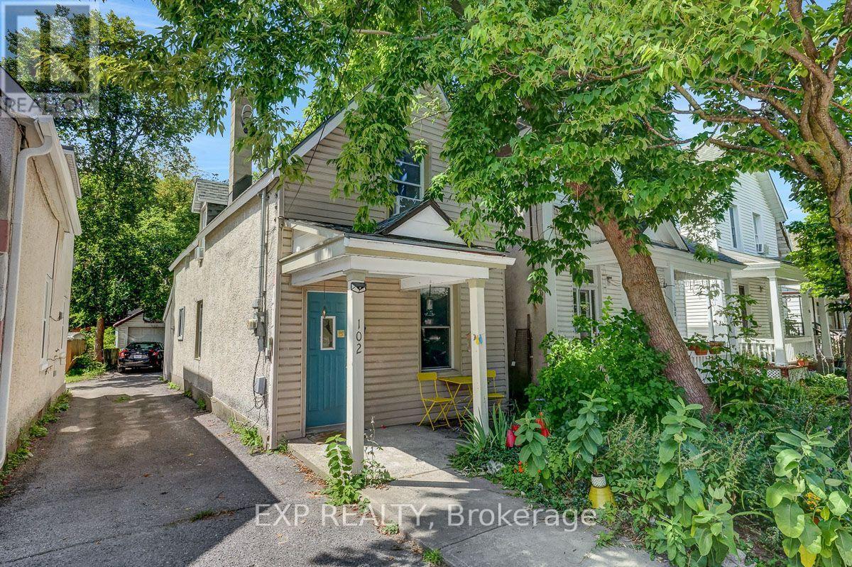 102 LEBRETON STREET N