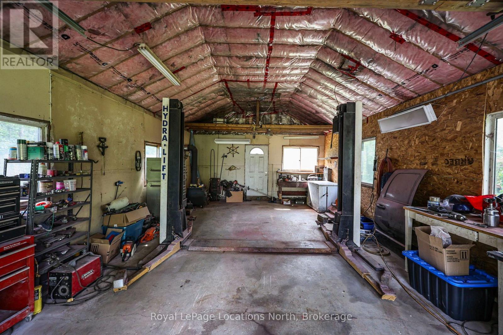 9031 BEACHWOOD ROAD
