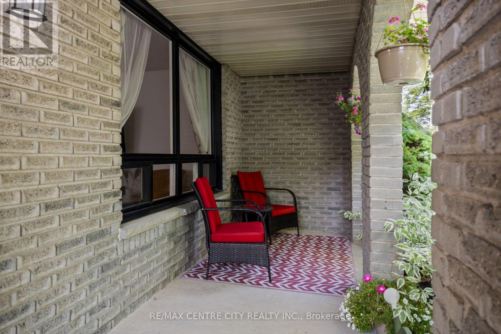 684 MACYOUNG DRIVE