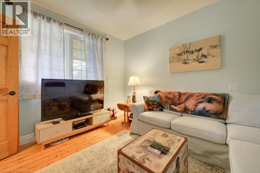 1249 NOTRE DAME Drive
