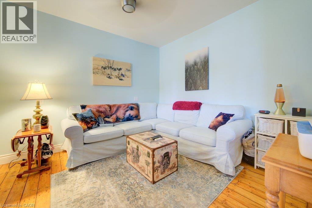 1249 NOTRE DAME Drive