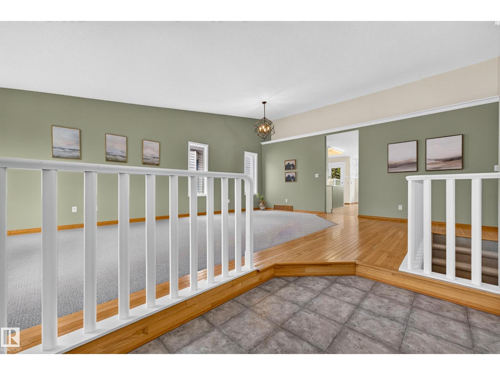 42 CHARLTON CR