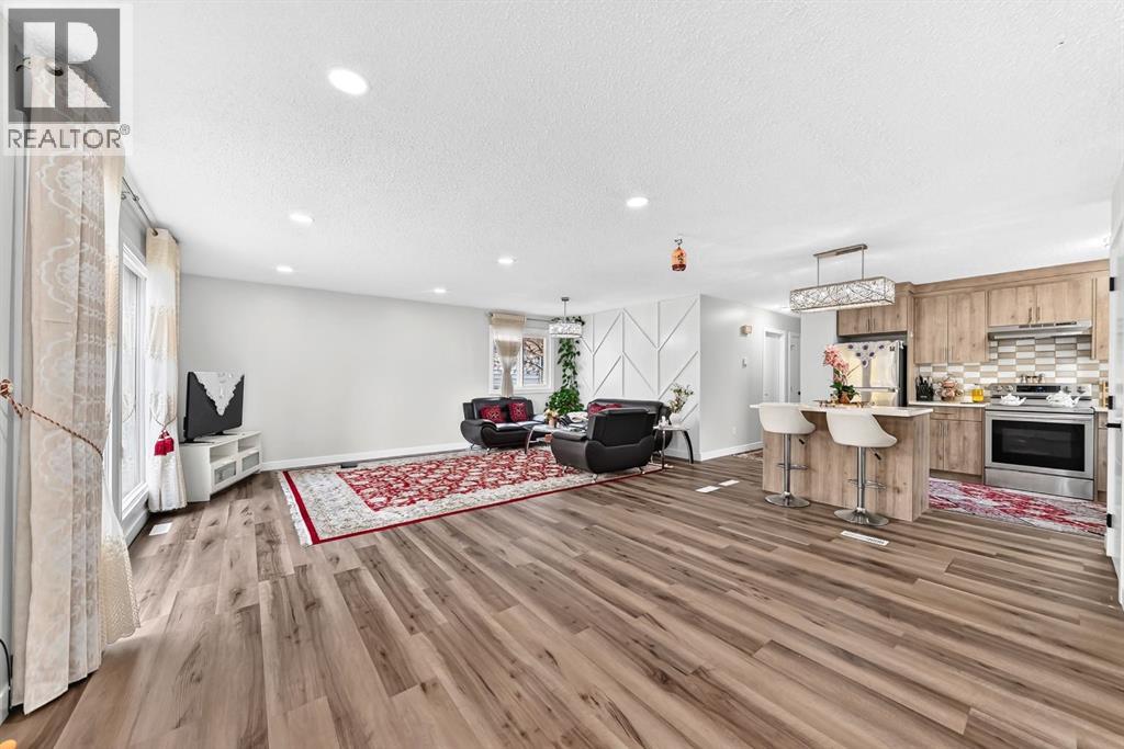 135 Whiteview Close NE