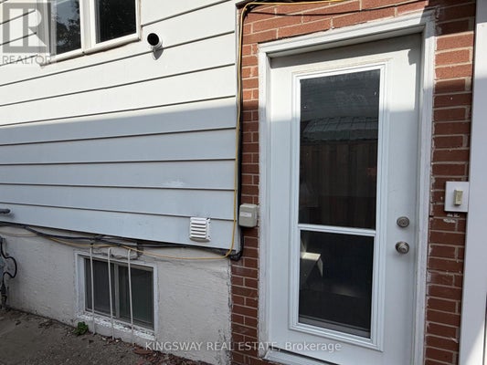 323 Montego Rd, Mississauga (Cooksville), ON 2