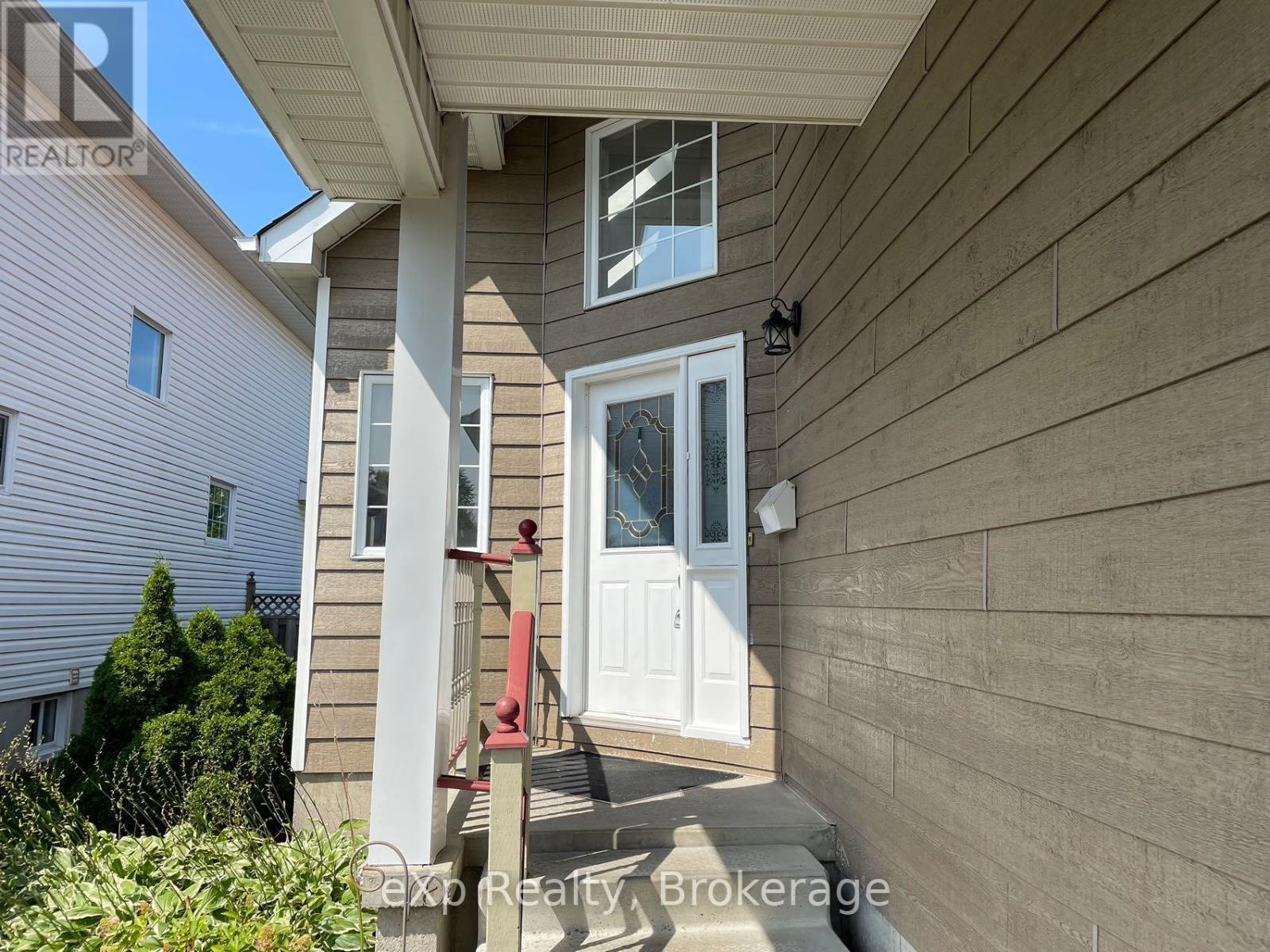 12 SHERWOOD CRESCENT