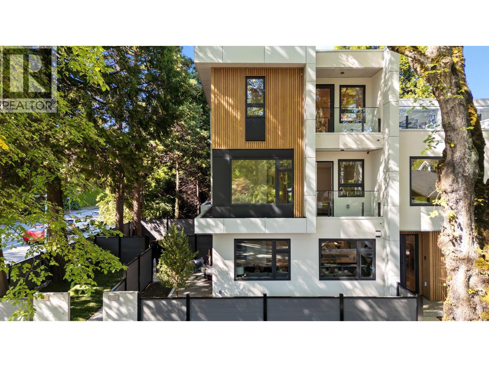 4 1491 DEVONSHIRE CRESCENT