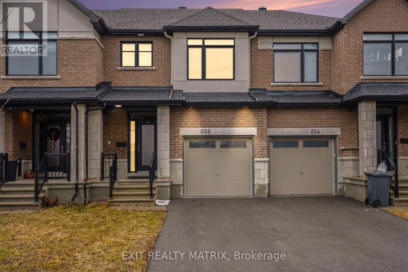 656 PUTNEY CRESCENT W - Photo 2