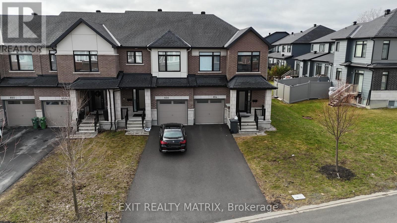 656 PUTNEY CRESCENT W - Photo 4