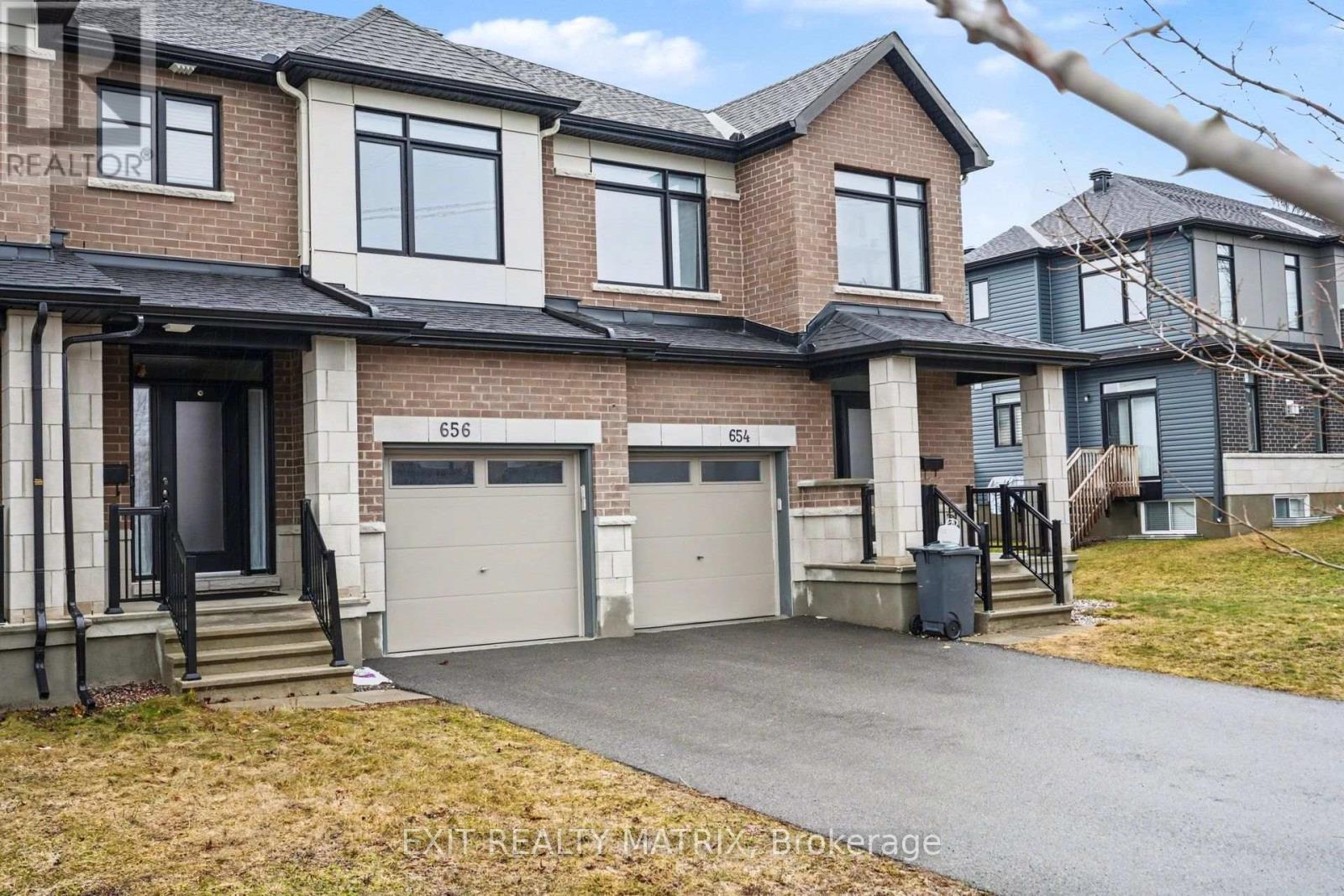 656 PUTNEY CRESCENT W - Photo 3