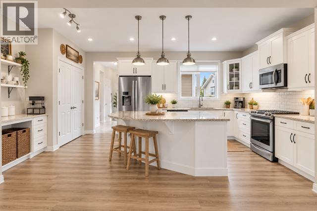 177 Yorkville Manor SW
