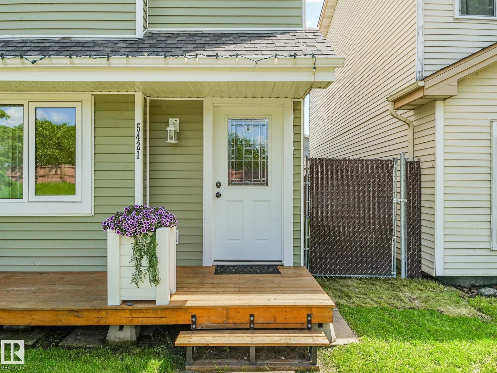 5421 22 AV NW