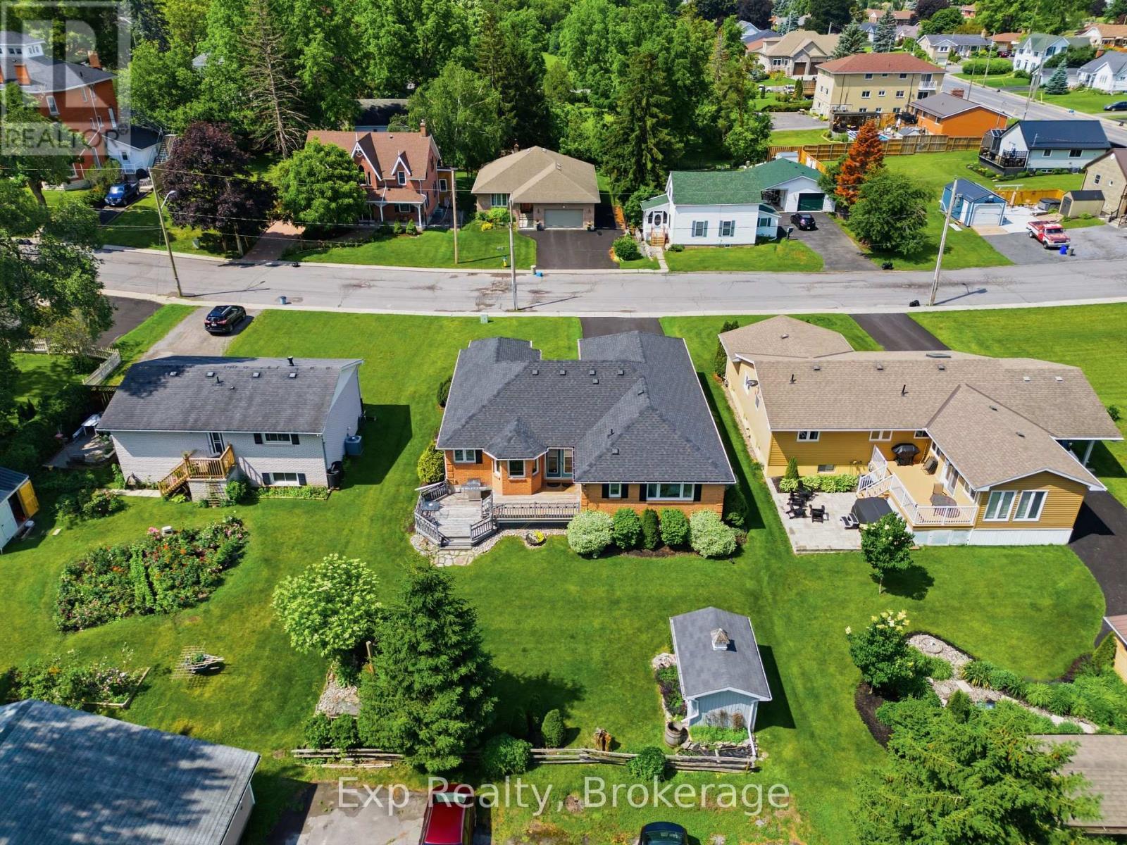 121 SIMCOE STREET