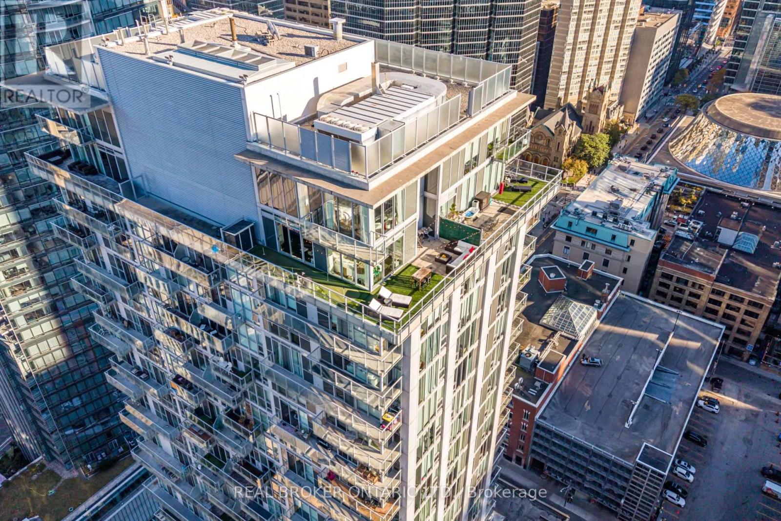 PH02 - 126 SIMCOE STREET