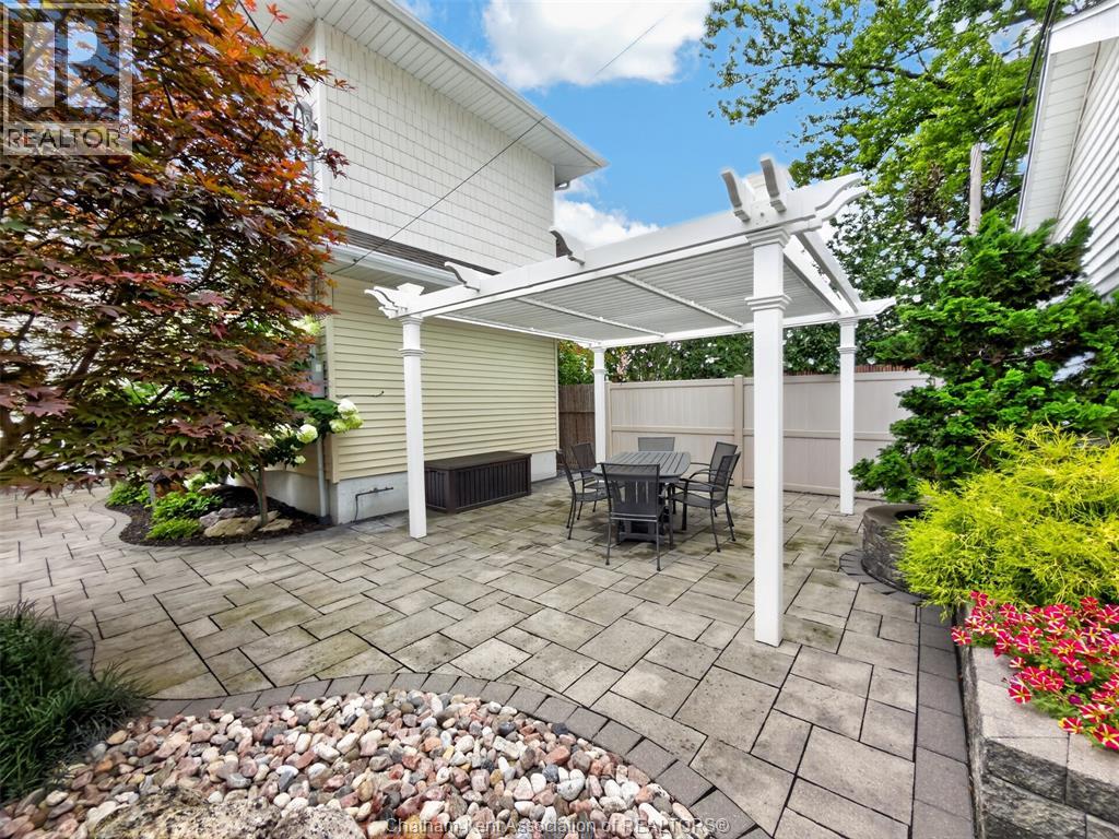 15 Ellwood AVENUE