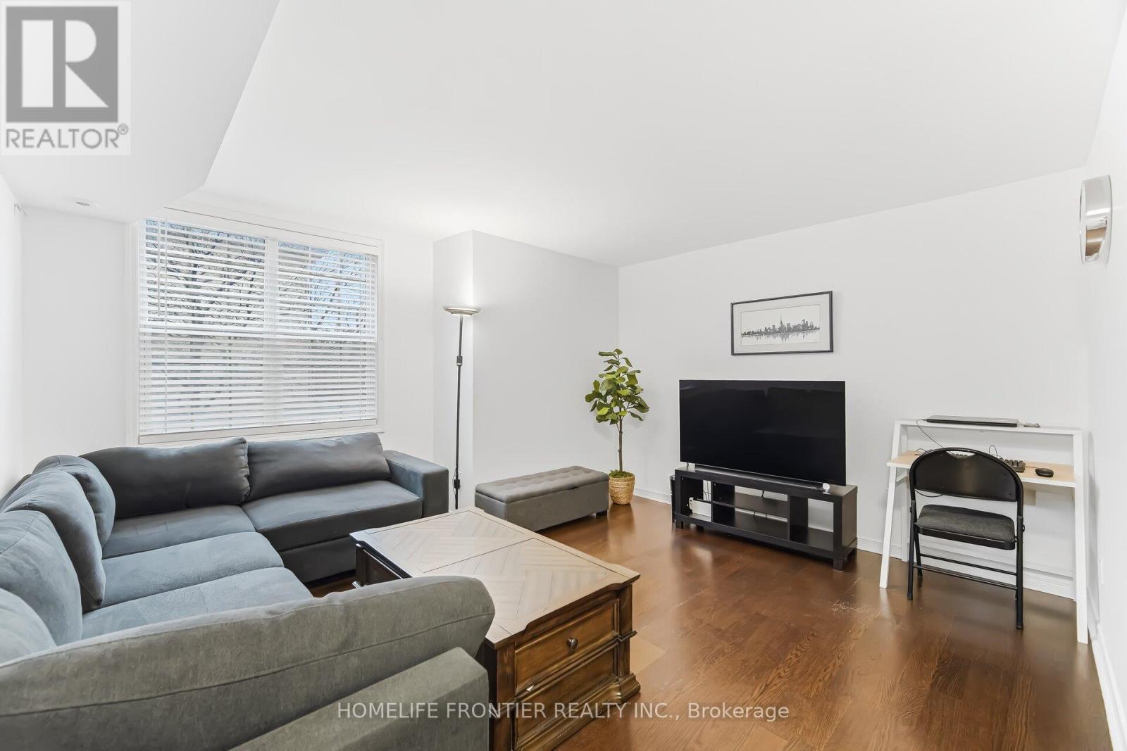 207 - 45 STRANGFORD LANE