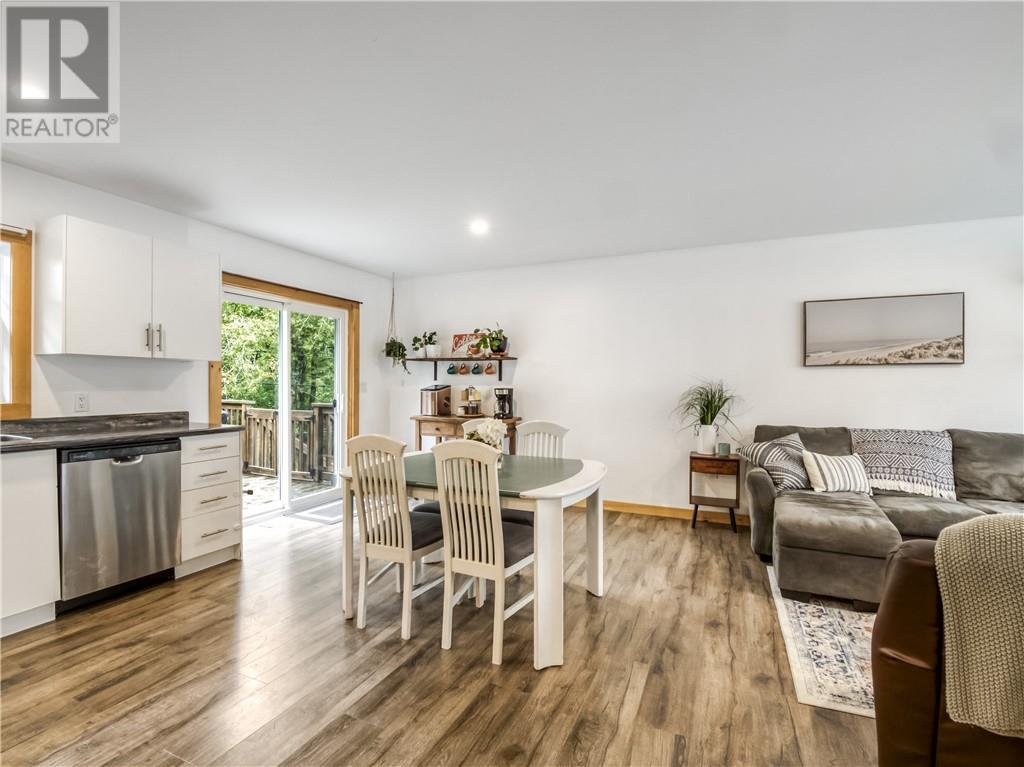 29 Pioneer Street W