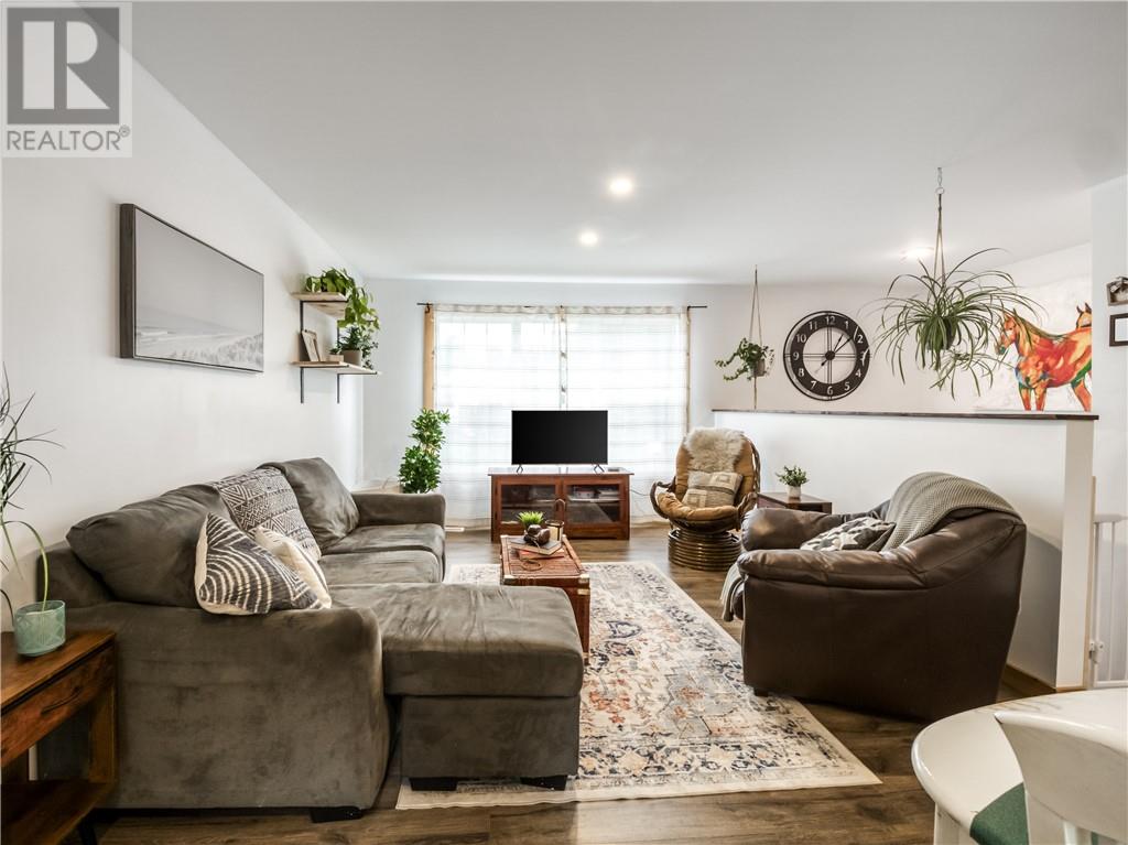 29 Pioneer Street W