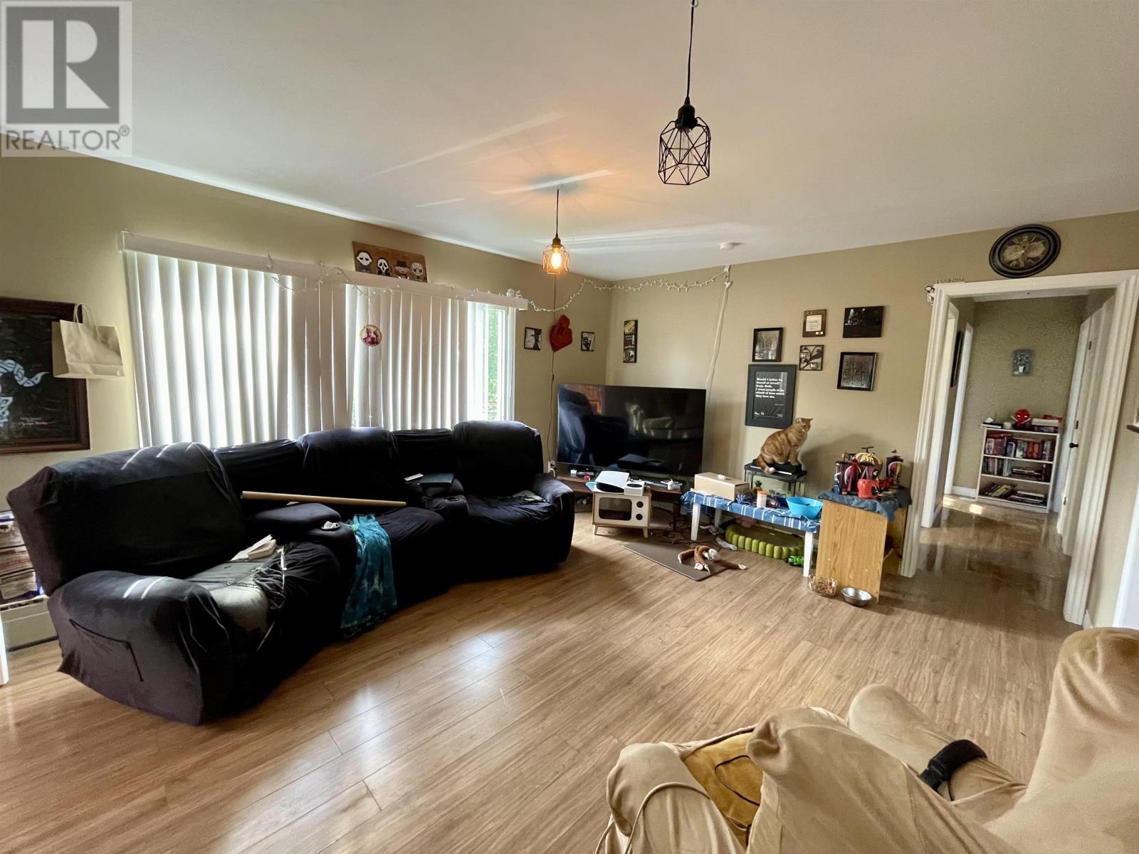 469 QUEEN Street - Photo 3